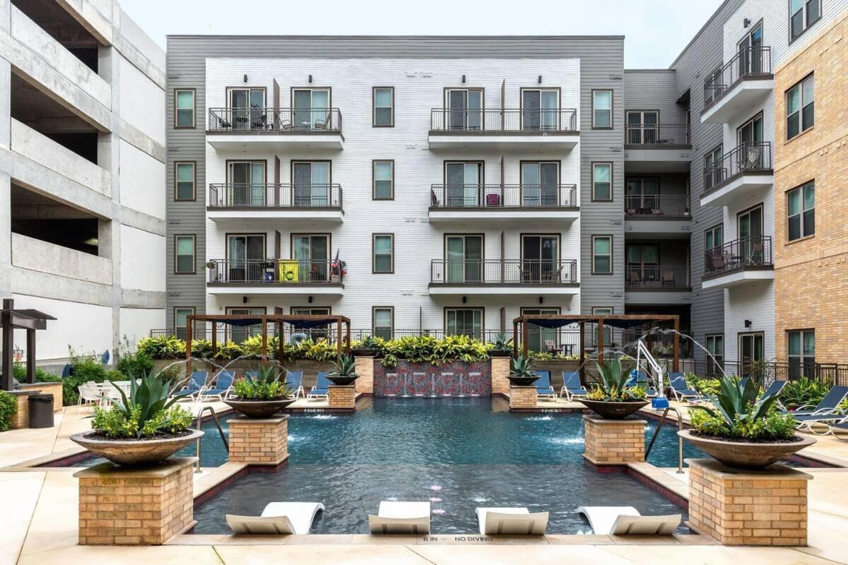 Black Swan - Rivera On Broadway - Free Parking San Antonio Exterior photo